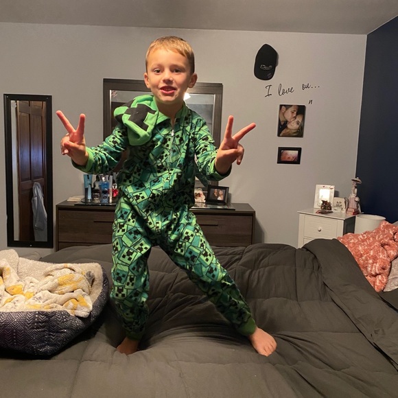 Meet your Posher, Britney - Picture 7 of 16